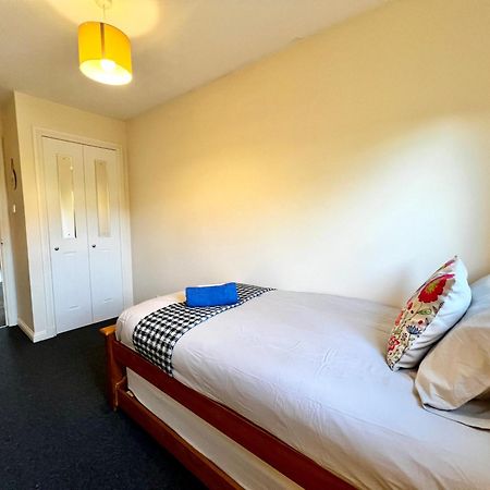 Stylish Modern Flat With Juliet Balcony & Parking Apartment Glasgow Exterior photo
