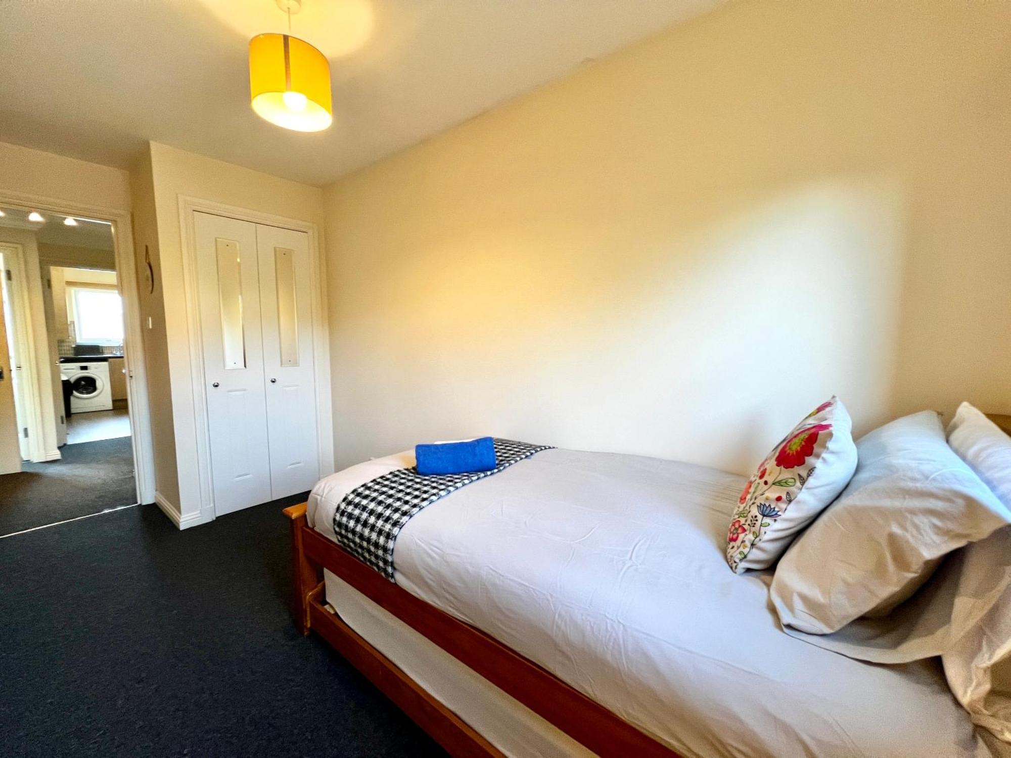 Stylish Modern Flat With Juliet Balcony & Parking Apartment Glasgow Exterior photo