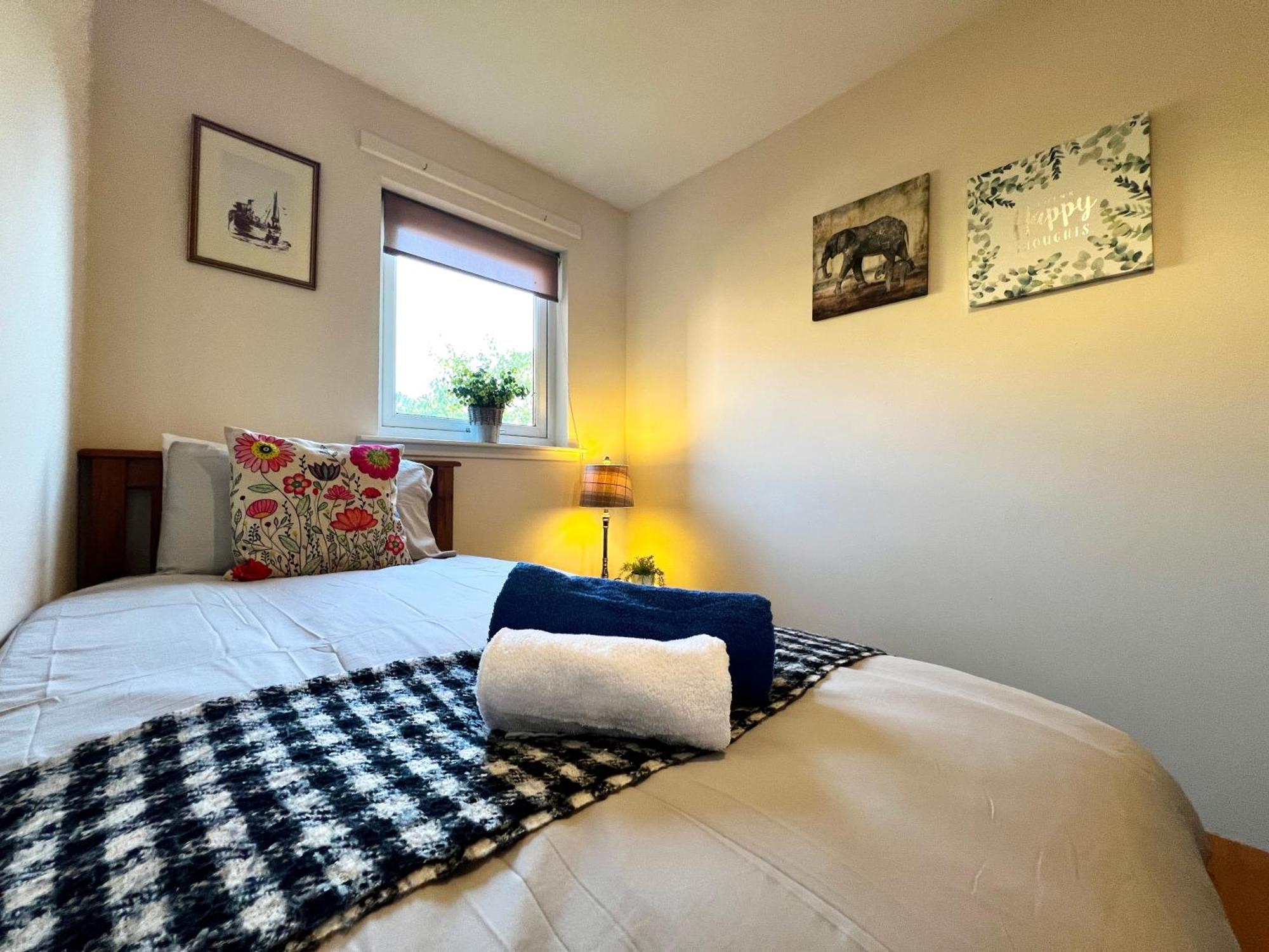 Stylish Modern Flat With Juliet Balcony & Parking Apartment Glasgow Exterior photo