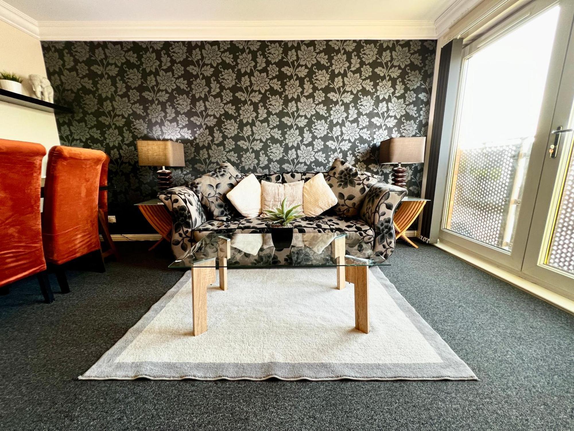 Stylish Modern Flat With Juliet Balcony & Parking Apartment Glasgow Exterior photo