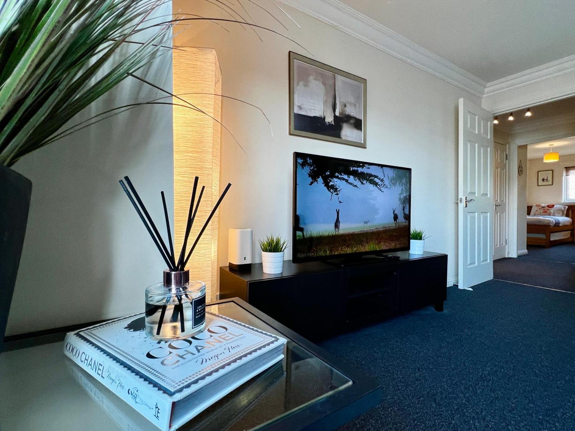 Stylish Modern Flat With Juliet Balcony & Parking Apartment Glasgow Exterior photo