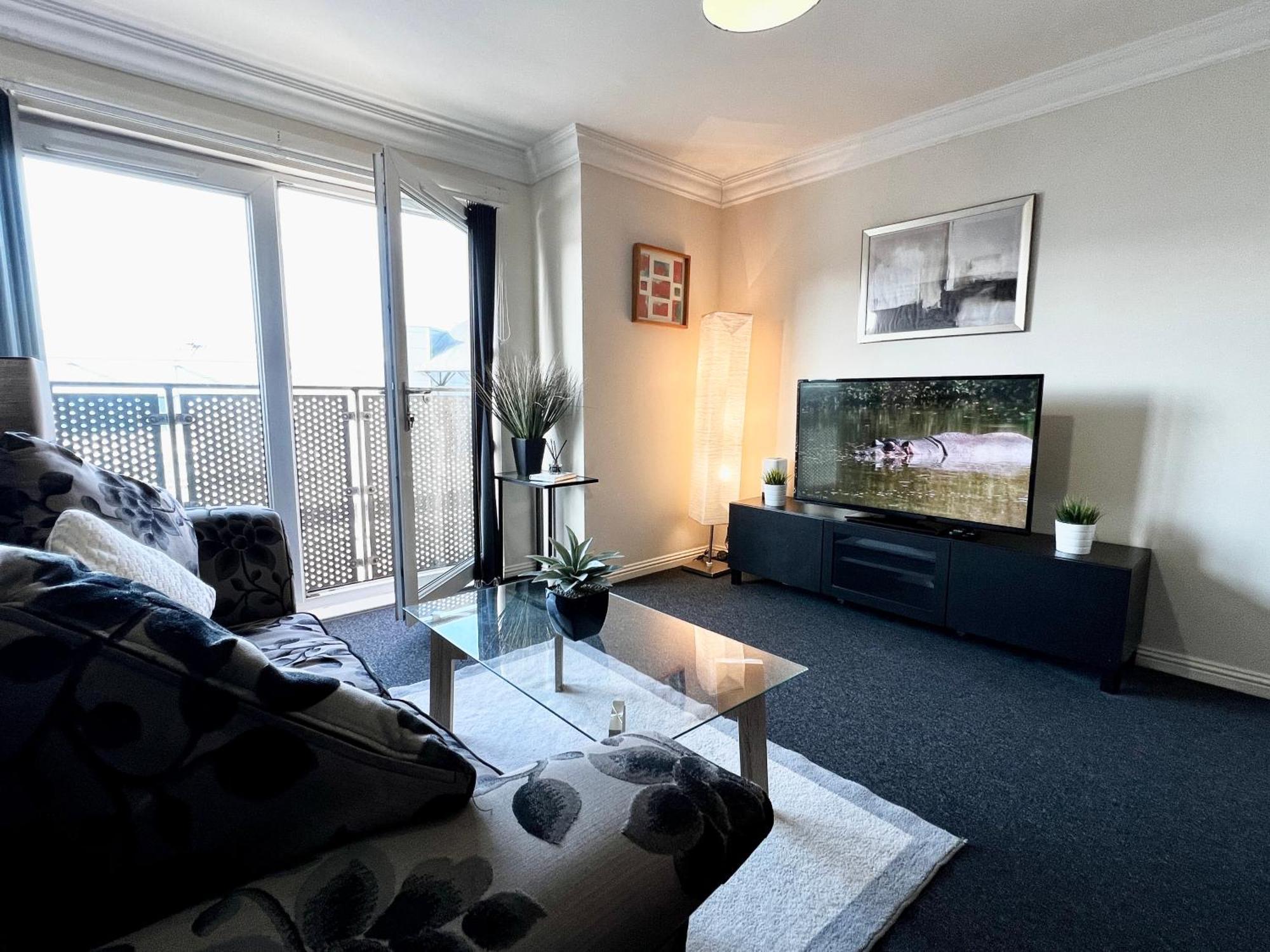 Stylish Modern Flat With Juliet Balcony & Parking Apartment Glasgow Exterior photo