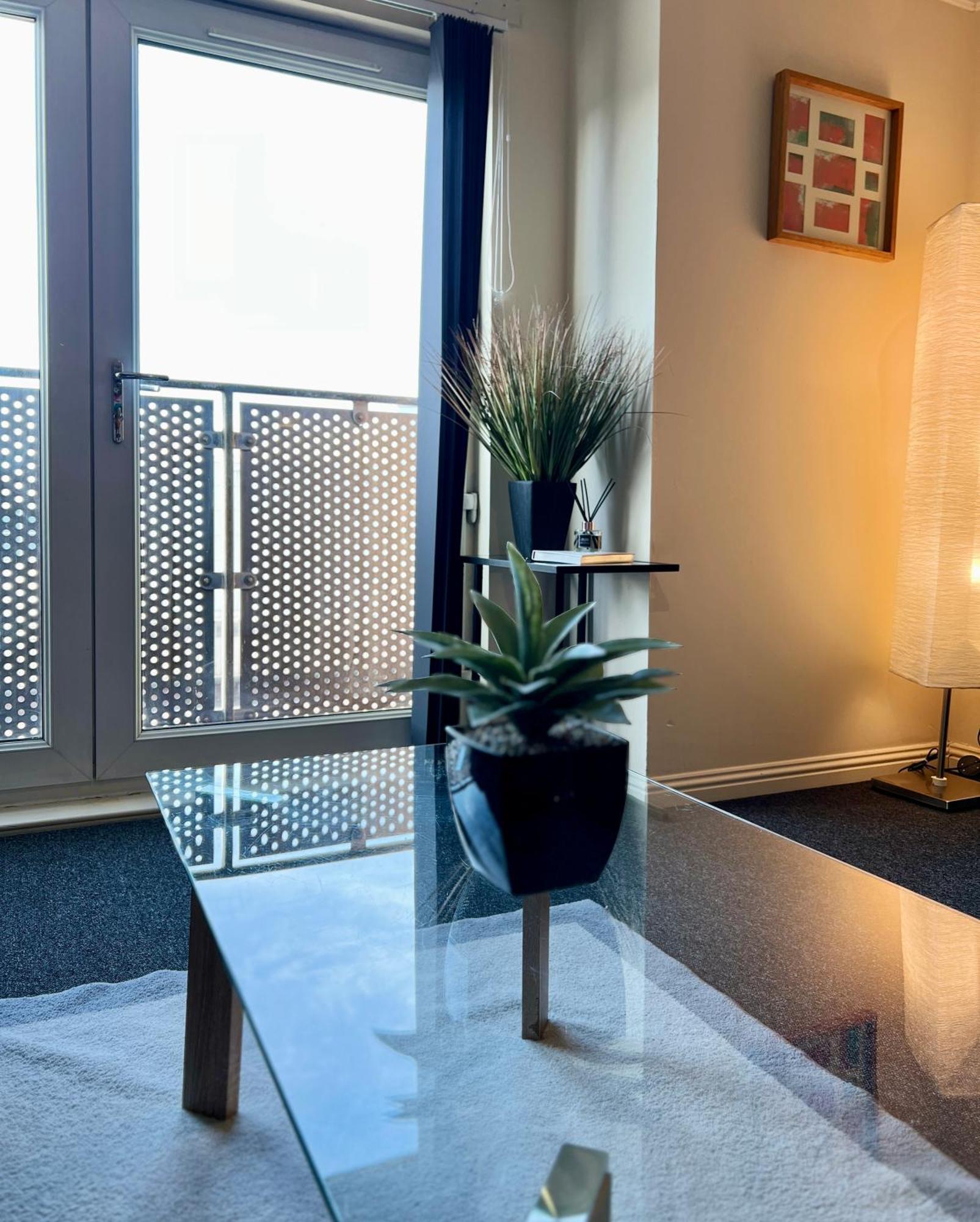 Stylish Modern Flat With Juliet Balcony & Parking Apartment Glasgow Exterior photo