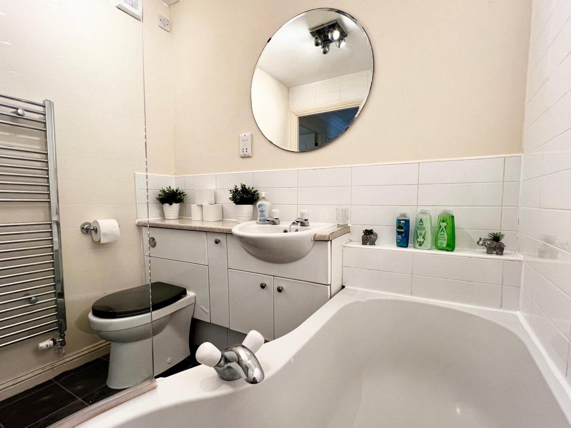 Stylish Modern Flat With Juliet Balcony & Parking Apartment Glasgow Exterior photo